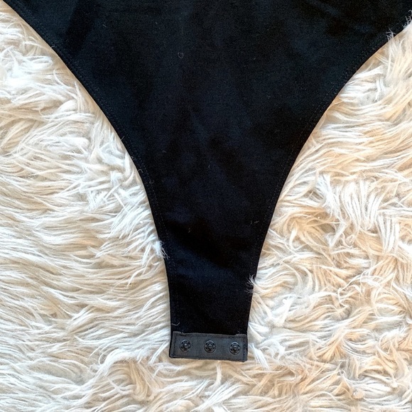 Bardot Ellie Off The Shoulder Bell Sleeve Bodysuit - Picture 9 of 11